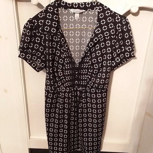 Black and White Circle Blouse - Picture 1 of 3